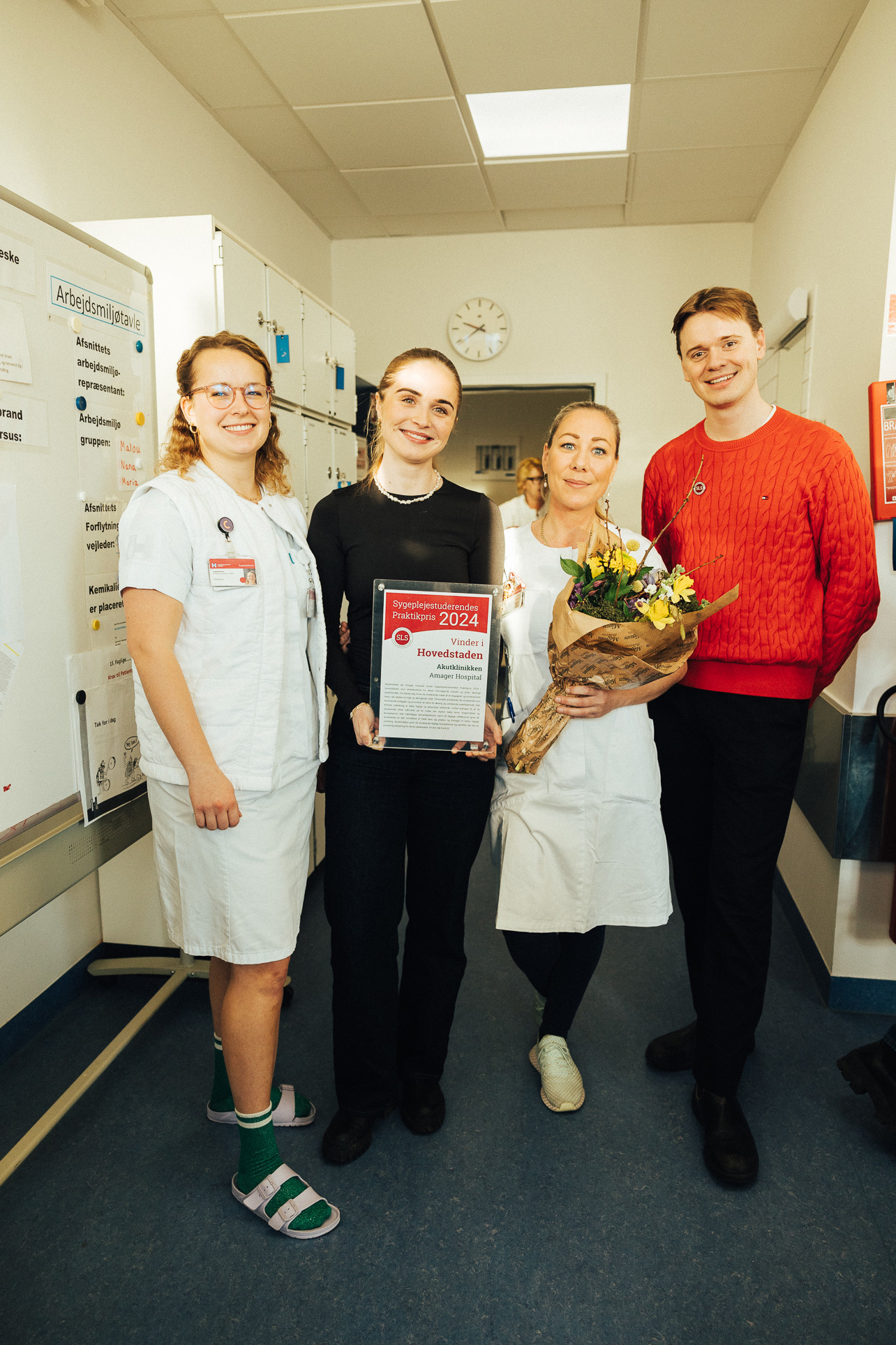 Praktikpris 4 personer fokus på skulder