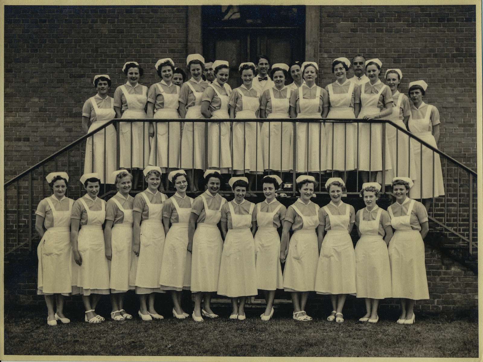 Et hold nyuddannede sygeplejersker, Hjørring Sygehus 1955.