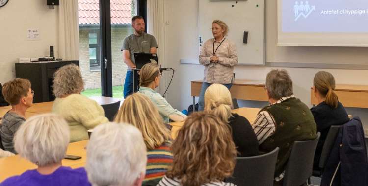 Politi og sygeplejerske (16)