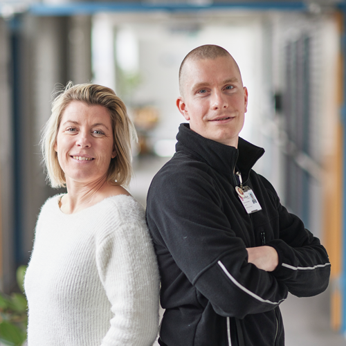 Dorthe Joseph Bach og Thomas True Christensen er begge sygeplejersker men med forskellige roller i teamet i Syddjurs Kommune. I fællesskab samarbejder de om at få arbejdet i teams til at køre på skinner. 