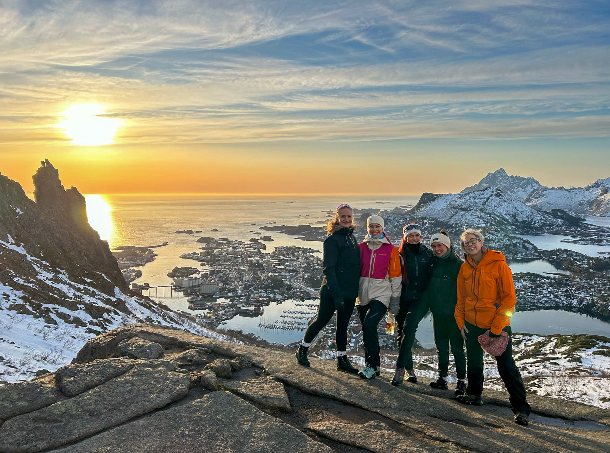Svolværgeita Og Byen I Baggrunden