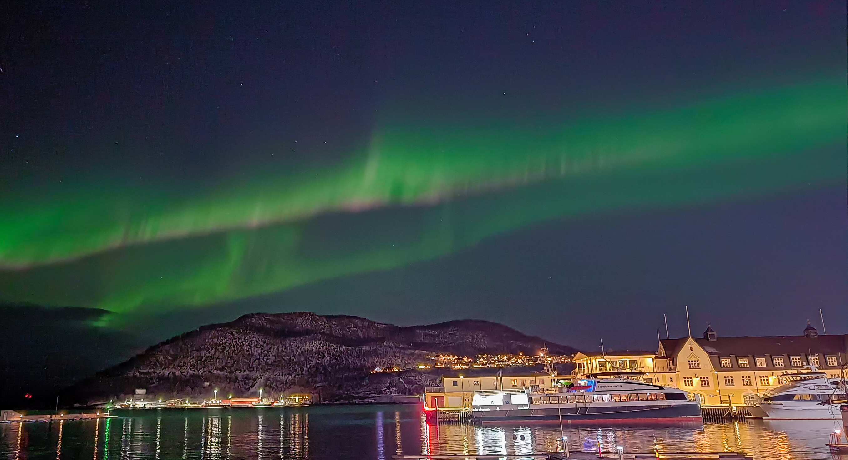 Vanvittigt Nordlys Over Havnen 2