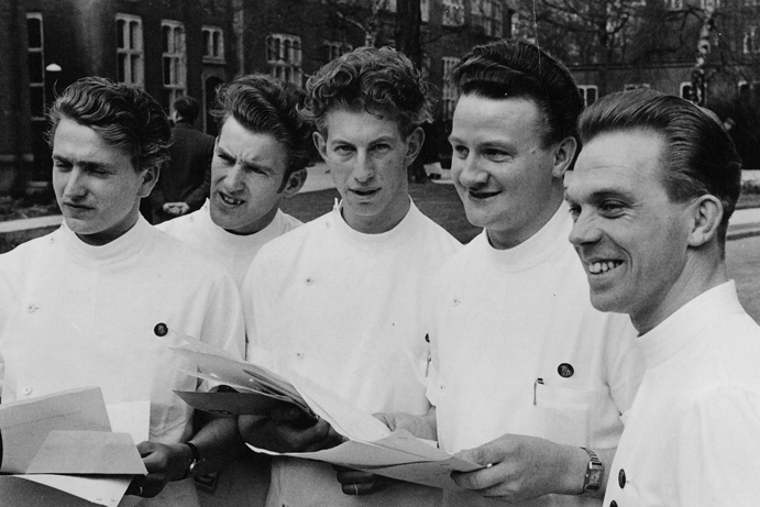 Fem af de første syv mandlige sygeplejersker, Rigshospitalet 1954