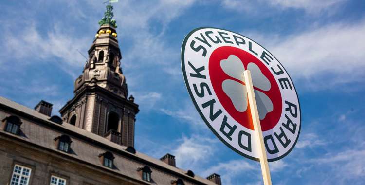 DSR-skilt foran Christiansborg (50883719)