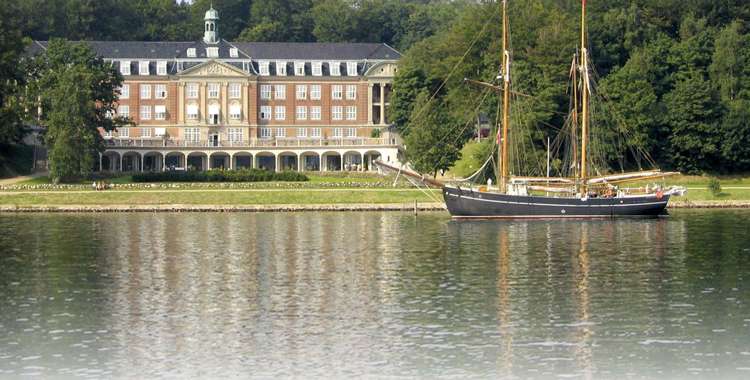 Hotel Koldingfjord set fra fjordsiden