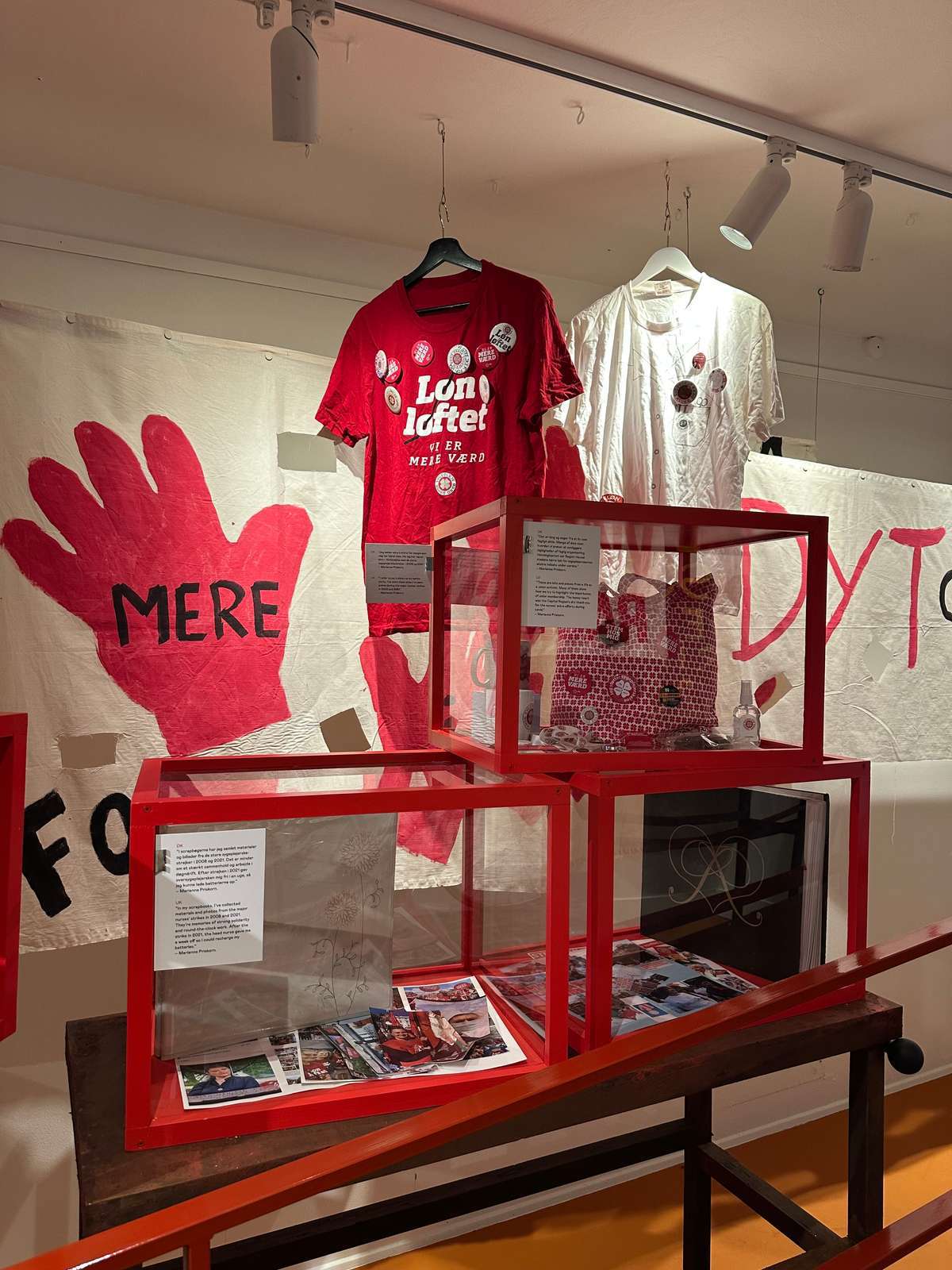 På Arbejdermuseets udstilling om TR kan man fx se produkter fra DSR.