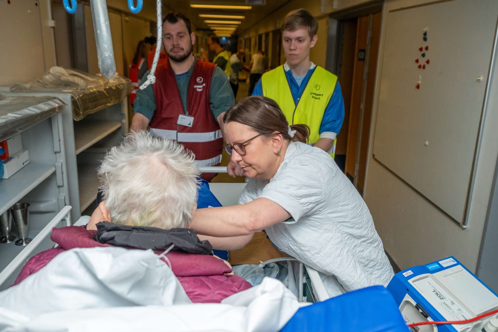 Malene Busk tjekker hjerteovervågning