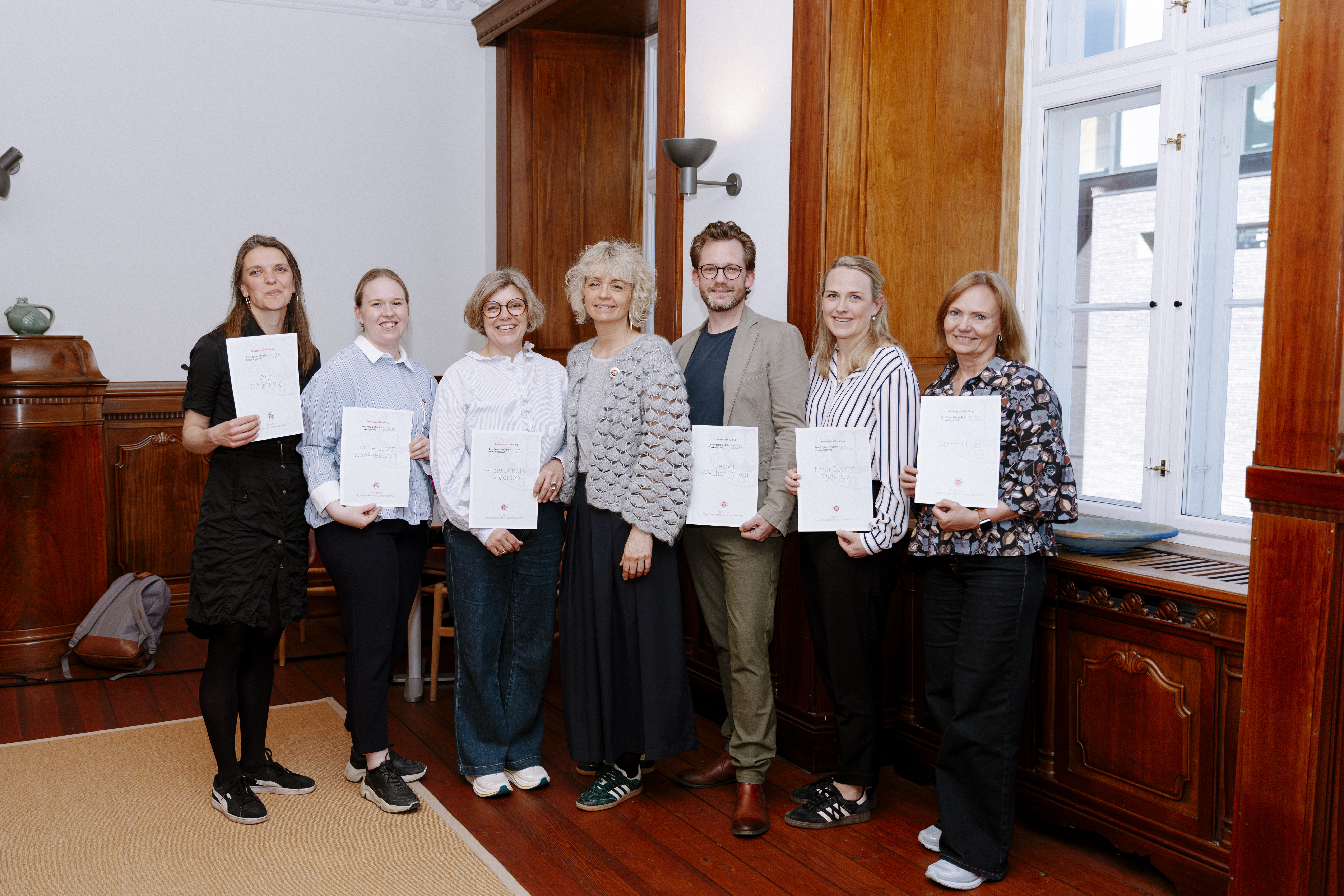 Fra venstre ses Nina Schjerning, Signe Green Knakkergaard, Anne Bendix Andersen, Jesper Walther Larsen, Nina Cecilie Kilsgaard Tjustrup og Mette Holst.