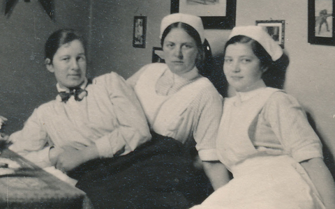 Sygeplejeelever i sygeplejerskeboligen fra dengang det var almindeligt at bo på hospitalet. Bispebjerg Hospital 1920-23.