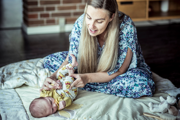 Sygeplejerske Pernille Ellegaard Jensen har tegnet en privat sundhedsforsikring sin en måned gamle datter Luna. Hun tror ikke længere på det sundhedsvæsen, som hun nu siger farvel til