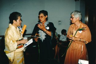 1991 ICN-kongres, Jamaica. Fra venstre: Hieroko Minani, Japan, Kirsten Stallknecht og Eva Holm Christensen.