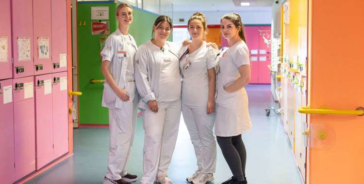 Fie Foskjær, Katrine Roth, Valmire Bela og Aleksandra Tomic, de fire sygeplejersker, Sygeplejersken mødte på Herlev Hospital 