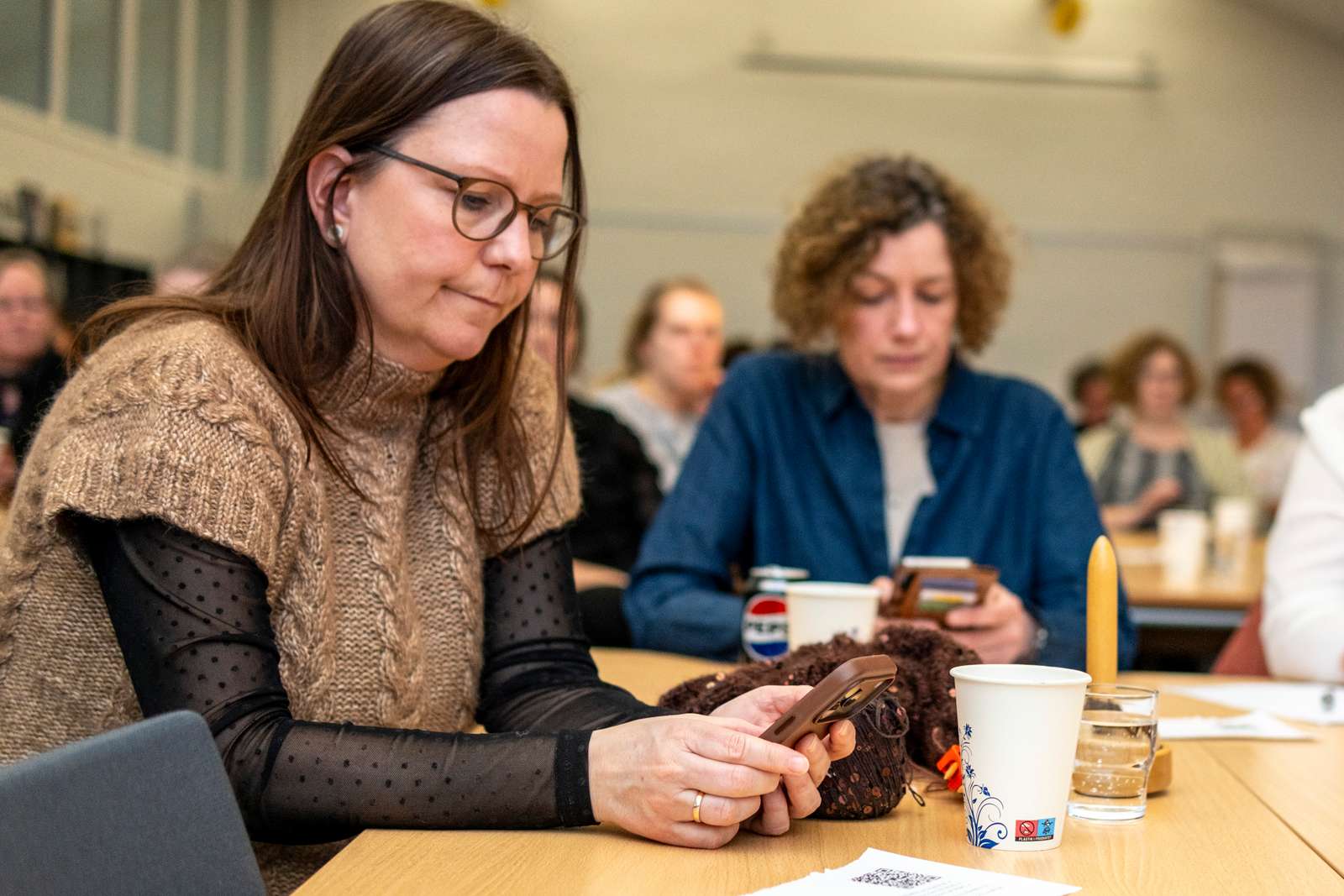 Deltagerne i medlemsmødet udfyldte selv en tilrettet udgave af spørgeskemaet på deres mobiltelefoner.