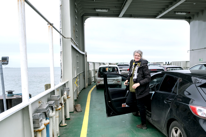 I 20 år har Linda Boesen pendlet 50 minutter hver vej med Femø-færgen til og fra job og senest sygeplejestudiet. I alle årene har hun boet på den lille ø Femø i Smålandshavet nord for Lolland