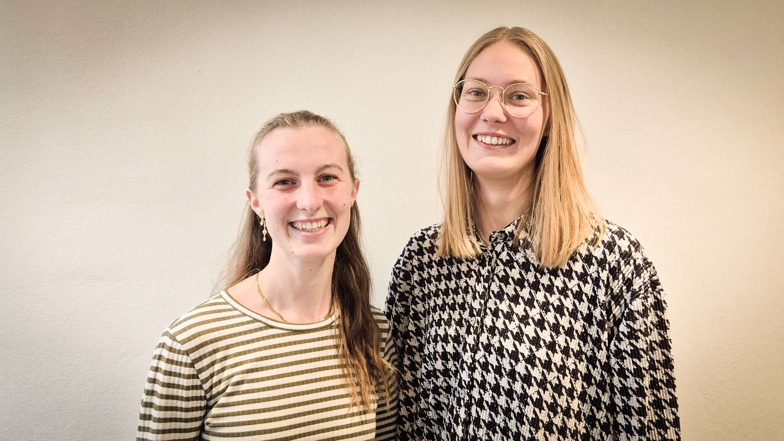 Rebecca Pedersen Rosenborg (tv.) og Ida Møller Mortensen (th.) Begge benytter ordblindecaféen og går på 7. semester på UCN  i Aalborg.