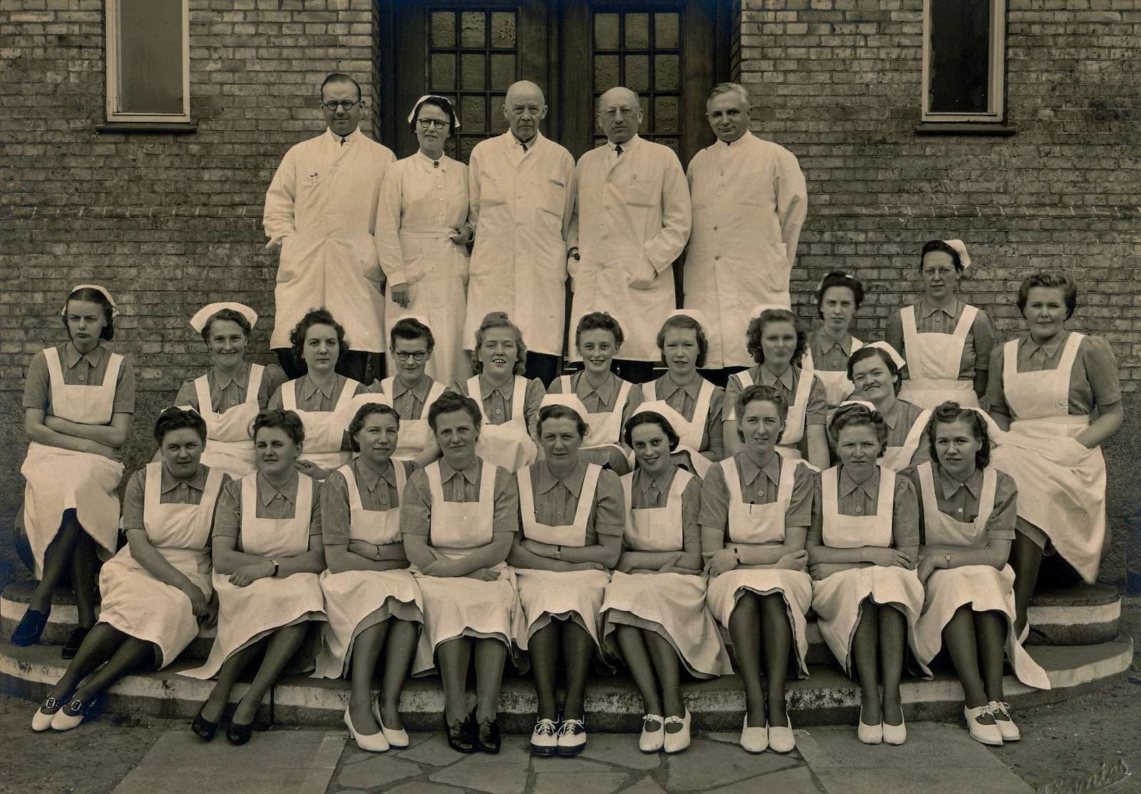Album Elevuddannelse Aalborg Kommunehospital 1942-46 (2).jpg