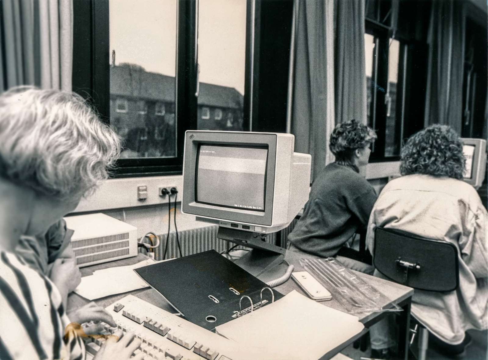 Ålborg Sygeplejeskole, studerende ved tastaturet 1997..jpg