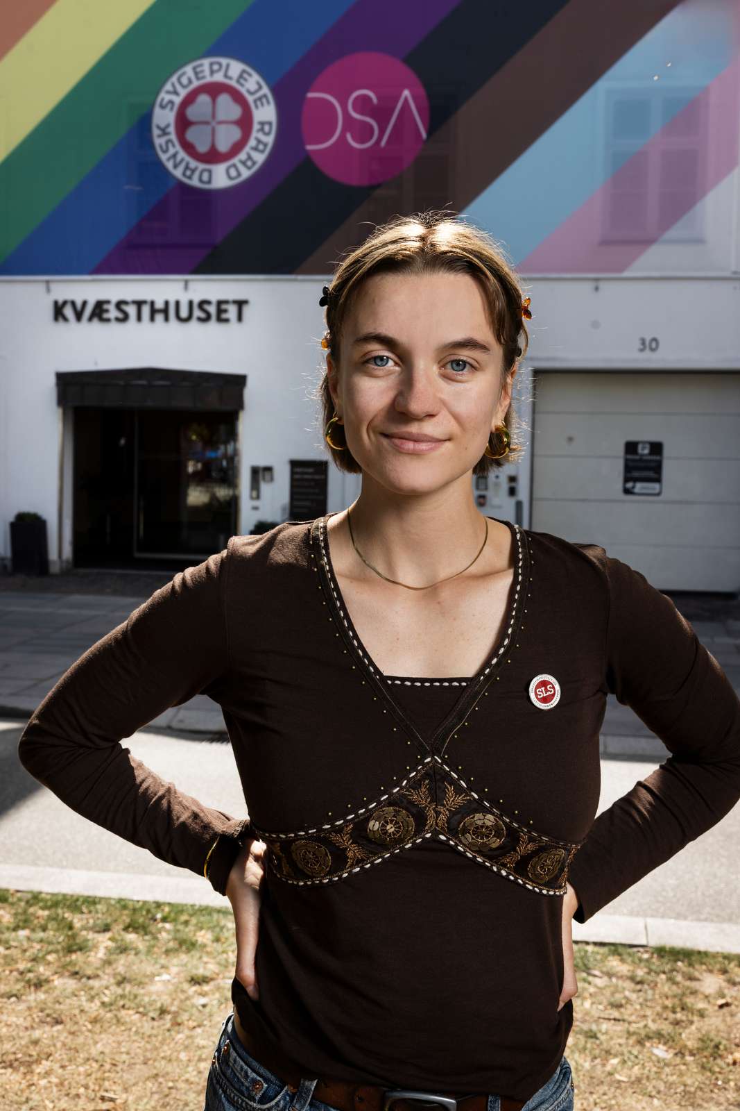 Billede af Cecilie Elmstrøm foran Kvæsthuset