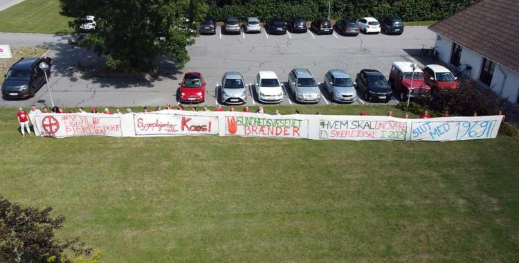 Strejke 25 meter banner (1).JPG