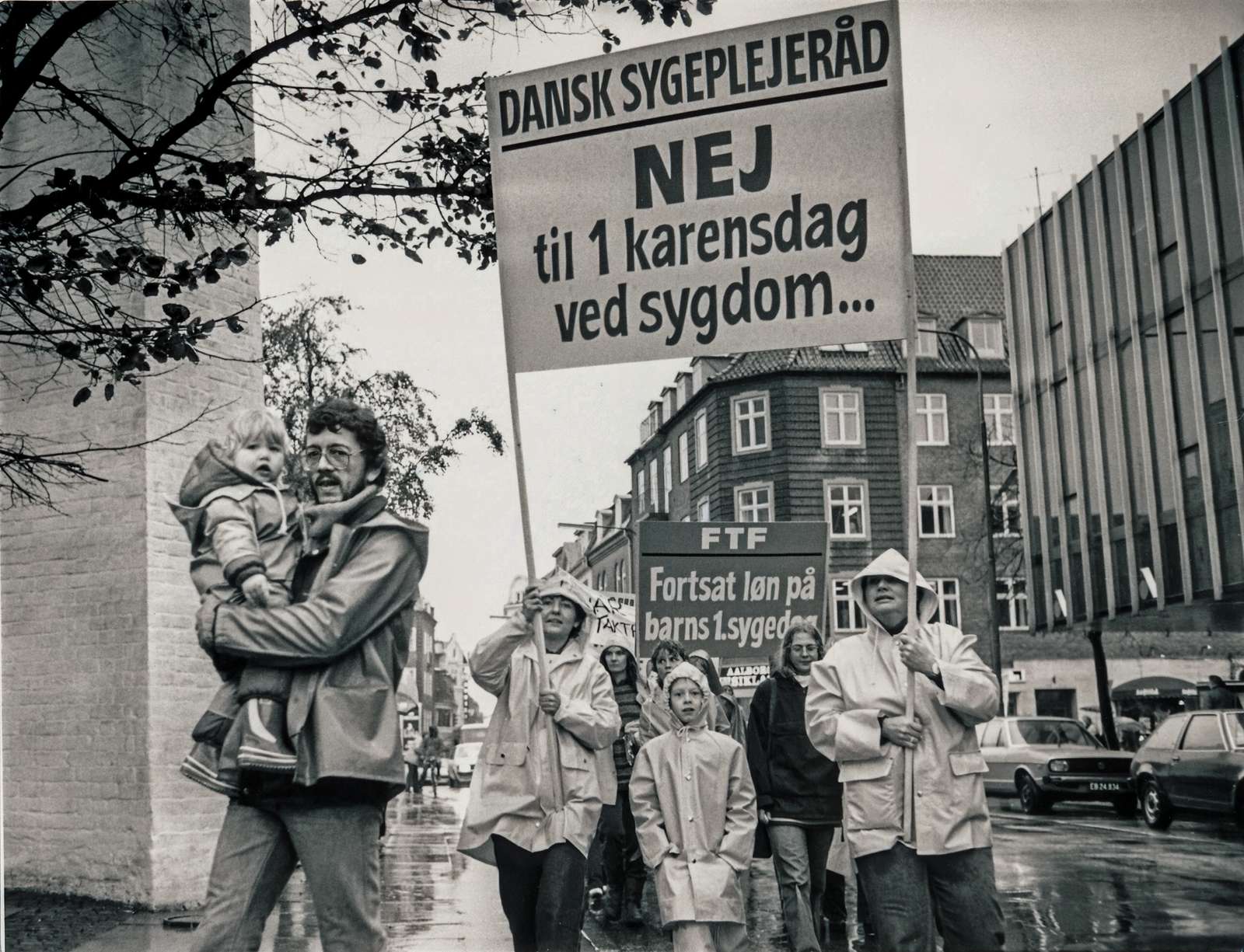 Demonstration imod regeringens indgreb i 1985 i Ålborg (5) rettet.png